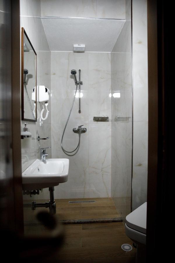 Hotel Sarajet 1821 Gjirokaster Ngoại thất bức ảnh