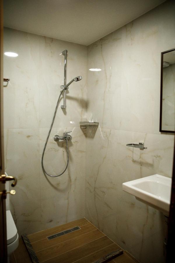 Hotel Sarajet 1821 Gjirokaster Ngoại thất bức ảnh